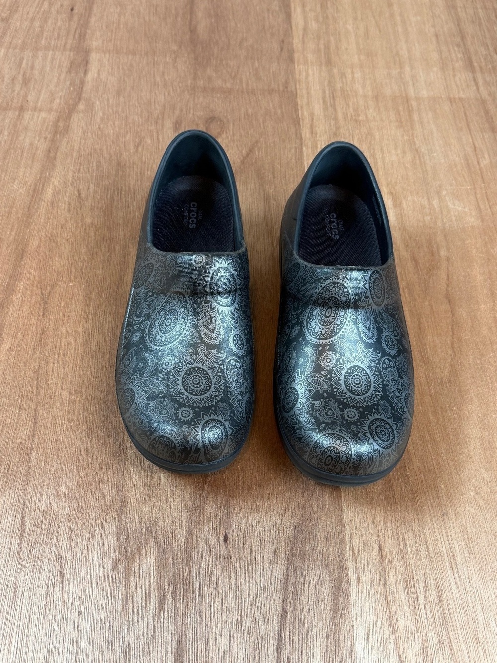 Crocs Neria Pro II Graphic Clogs Black Silver Paisley Slip On Work Nurse